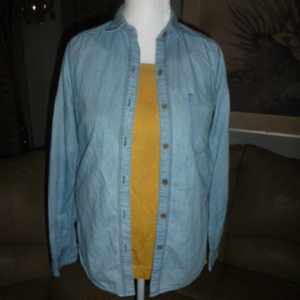 ✨ NINOMAXX CO Denim Button-Down Shirt – Size Small